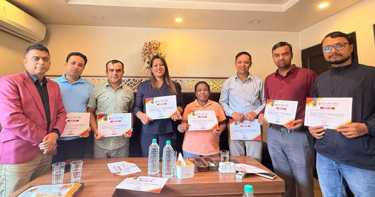 शिक्षा पत्रकार समाजको नवनिर्वाचित कार्यसमितिलाई प्रमाणपत्र वितरण